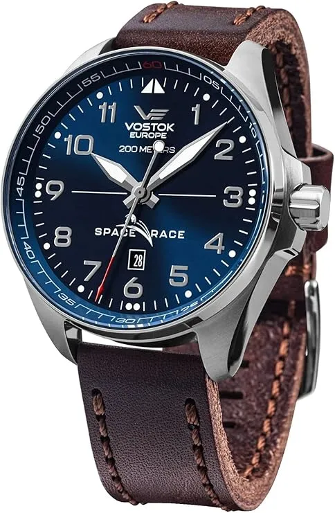 Reloj Vostok Europe Space Race con esfera detallada y diseño deportivo, ideal para coleccionistas y aficionados a relojes automáticos.