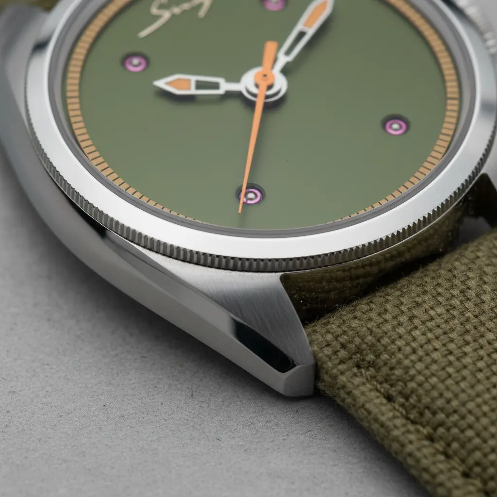 Singer Caballero con cuatro rubíes hundidos en la esfera de laca