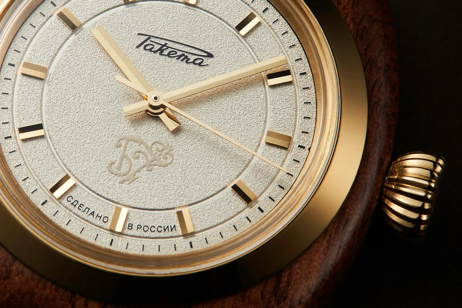 Textura esfera y caja de madera reloj Raketa Golden Key