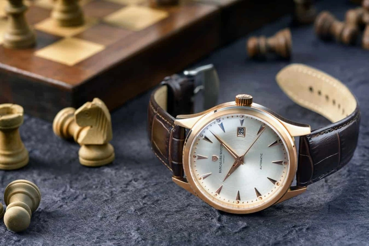 El Nuevo Mapa de la Horología: Cómo Bangalore Watch Company está Redefiniendo el Lujo Independiente 2 Bangalore Watch Company Renaissance, reloj de vestir 40mm con esfera elegante y trasfondo cultural indio moderno