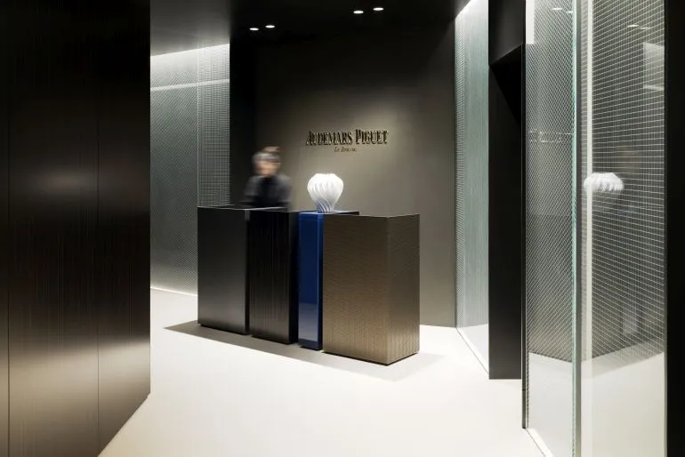 Alta Relojería, Lujo y Análisis 4 Fachada racionalista del Garaje Traversi, sede de Audemars Piguet House Milano.