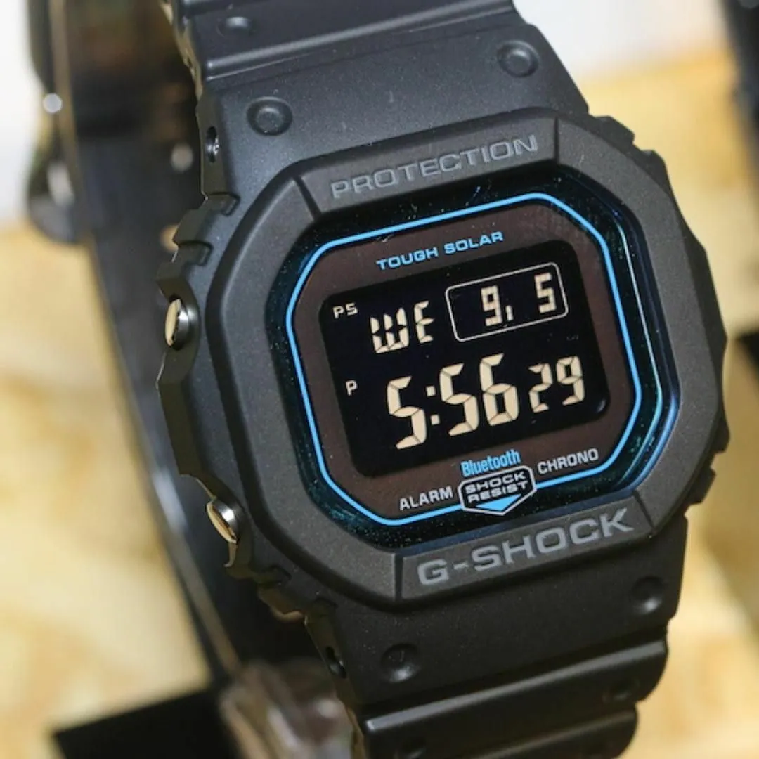 Casio G-Shock GW-B5600 cuadrado negro pantalla digital negativa y carga solar
