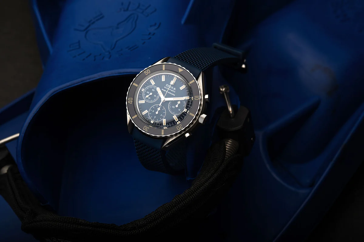 Cronógrafo Doxa SUB 200 C-Graph azul con correa caucho y subdiales visibles