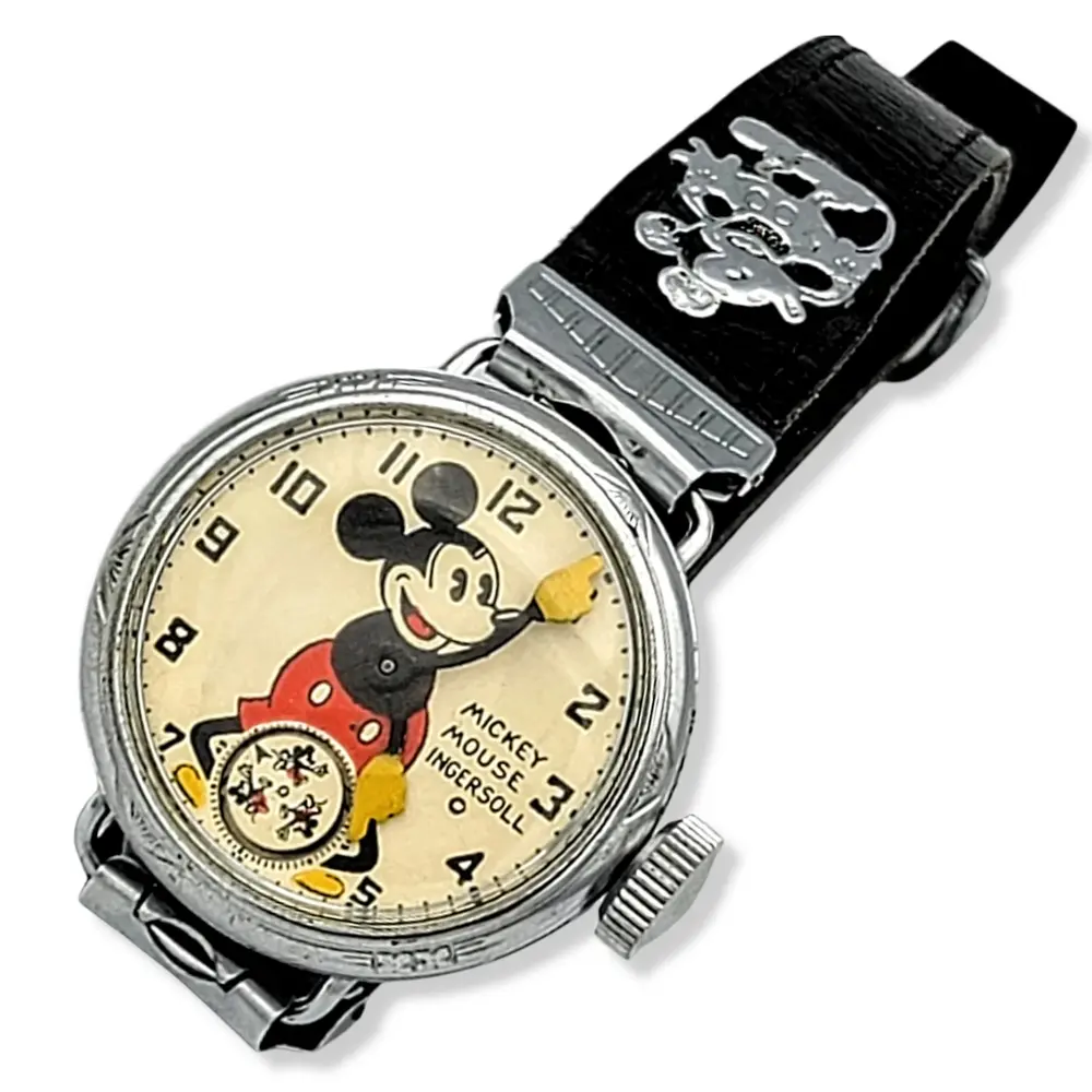 Reloj de bolsillo Mickey Mouse de 1933 fabricado por Waterbury Clock Company para Walt Disney, con los brazos del personaje como manecillas